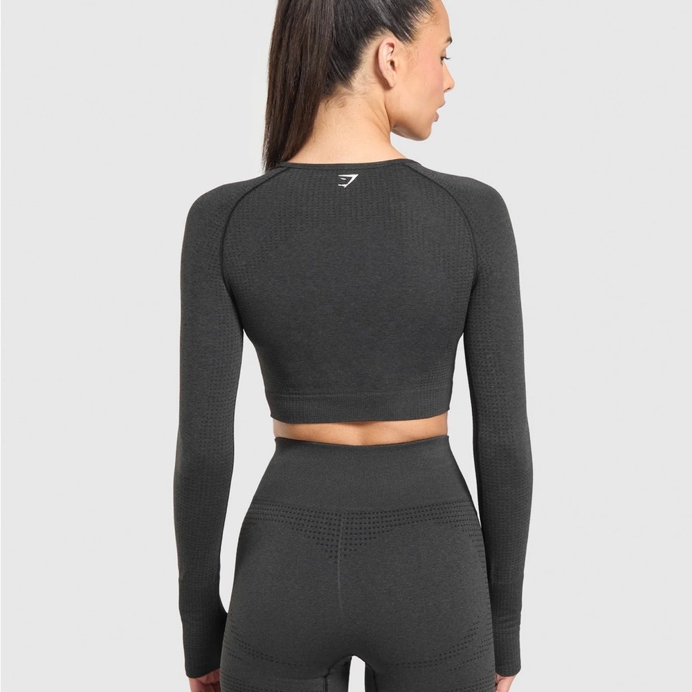 GYMSHARK VITAL CROP TOP - Picture 2 of 8